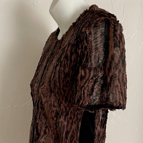 BCBG MAX AZRIA Chic NWT Faux Fur TULUM Shacket TOP Size Small - Picture 2 of 12